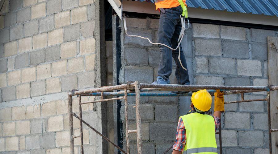 Expert Emergency Roof Repairs services in Deltona, FL